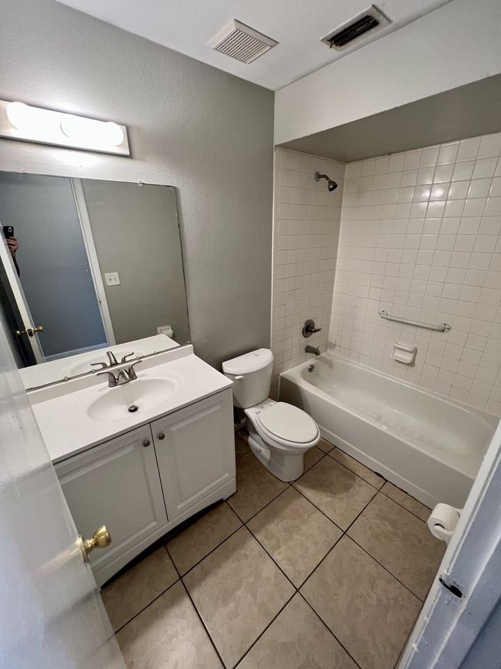 515 Oregon Ave #515 - Photo 6 of 9