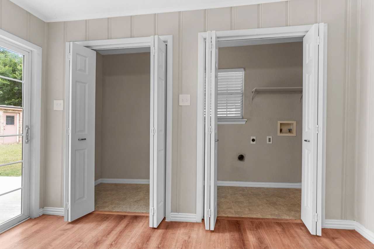 5229 Ira St - Photo 2 of 15