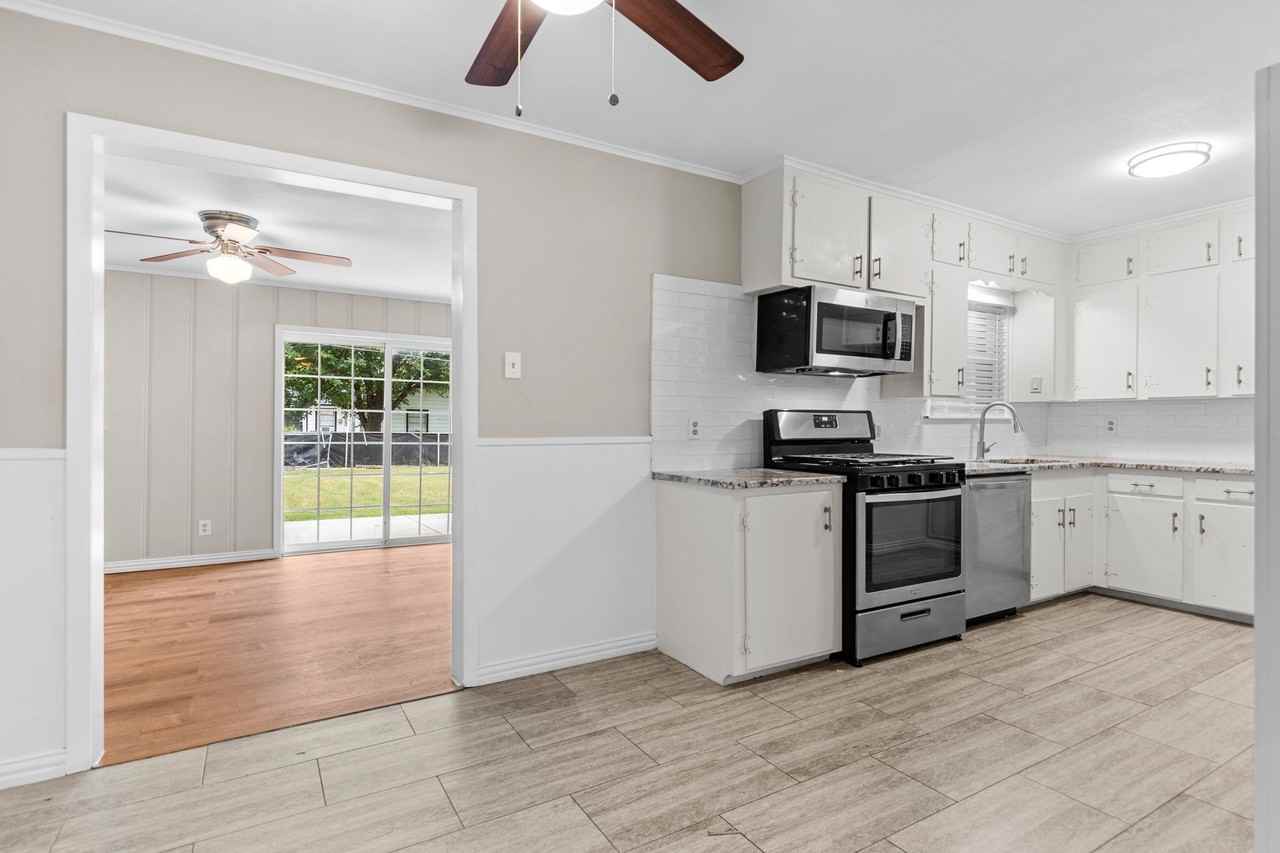 5229 Ira St - Photo 3 of 15