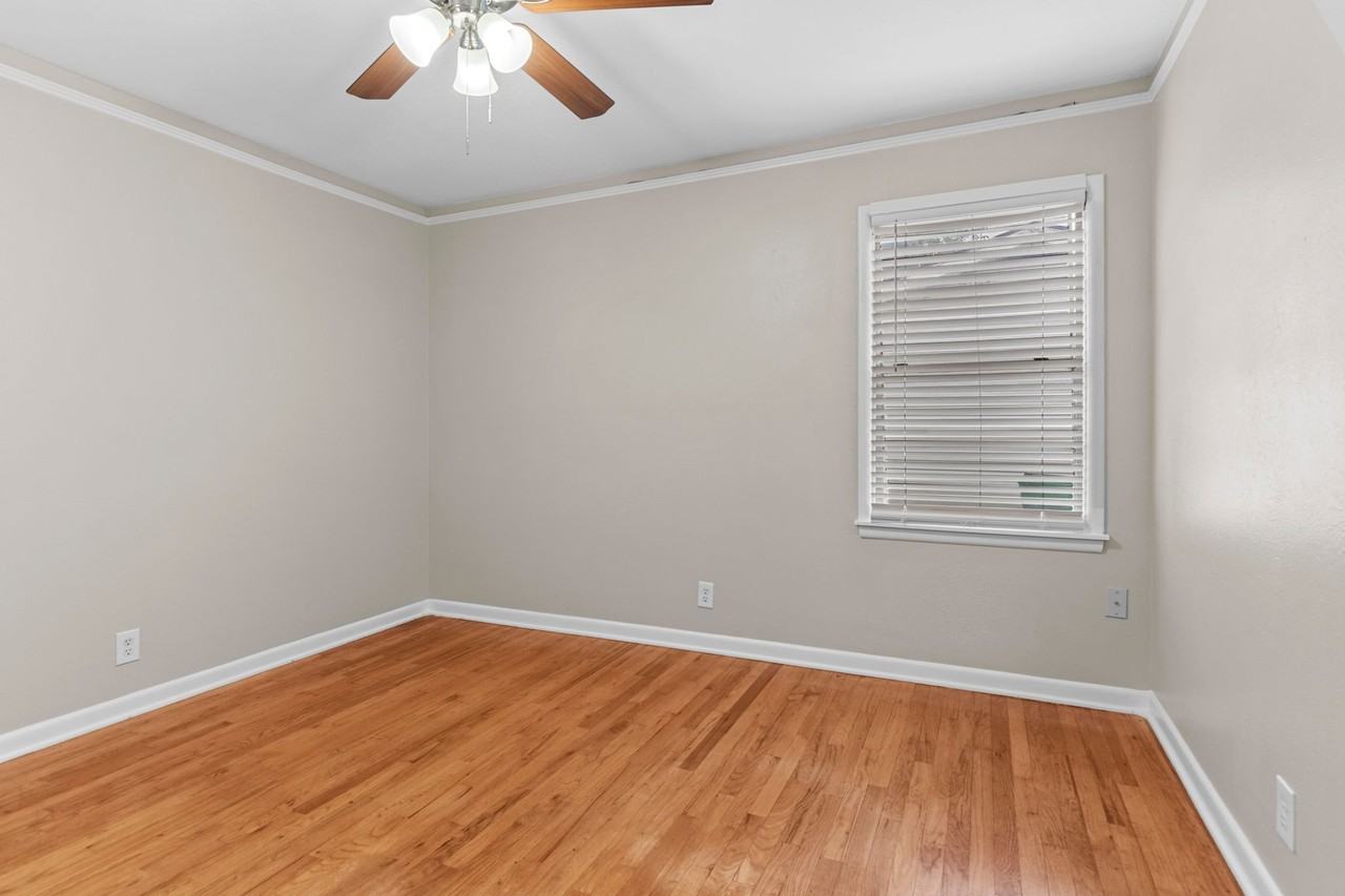 5229 Ira St - Photo 4 of 15