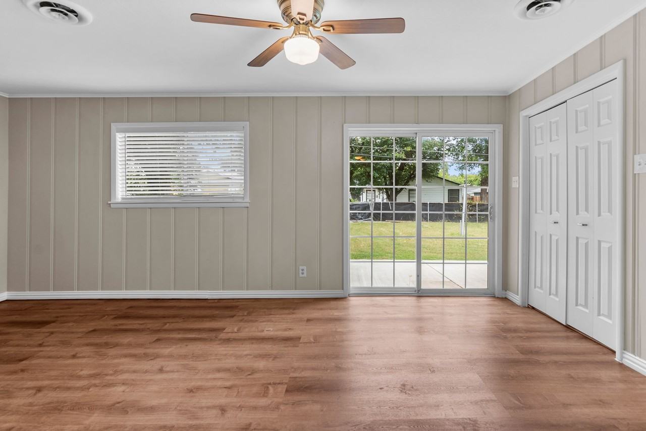 5229 Ira St - Photo 7 of 15