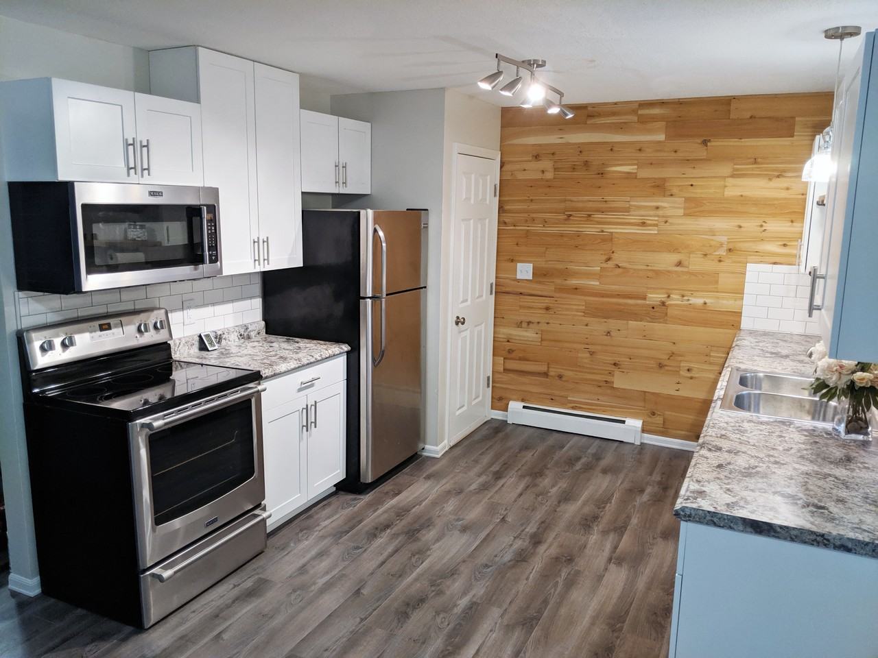 501 1st St W #503 - Photo 4 of 19