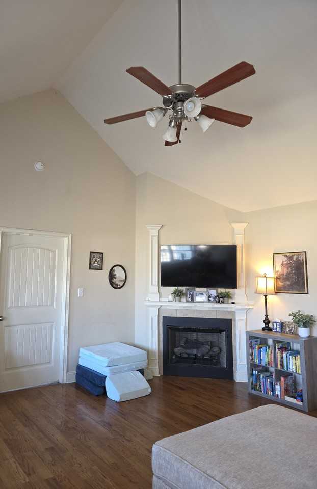 132 Whispering Hills Ln - Photo 3 of 9