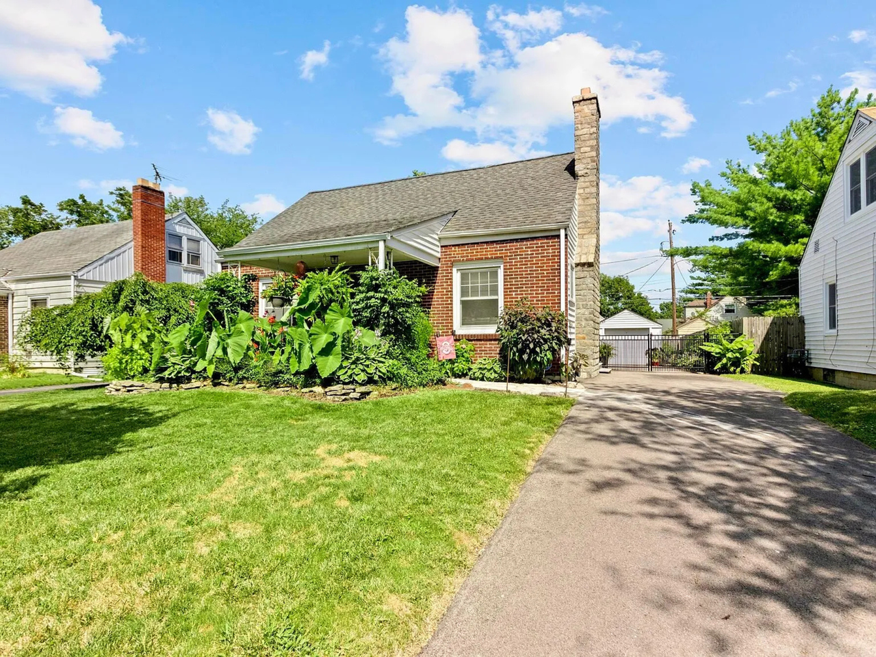 170 Letchworth Ave - Photo 2 of 18