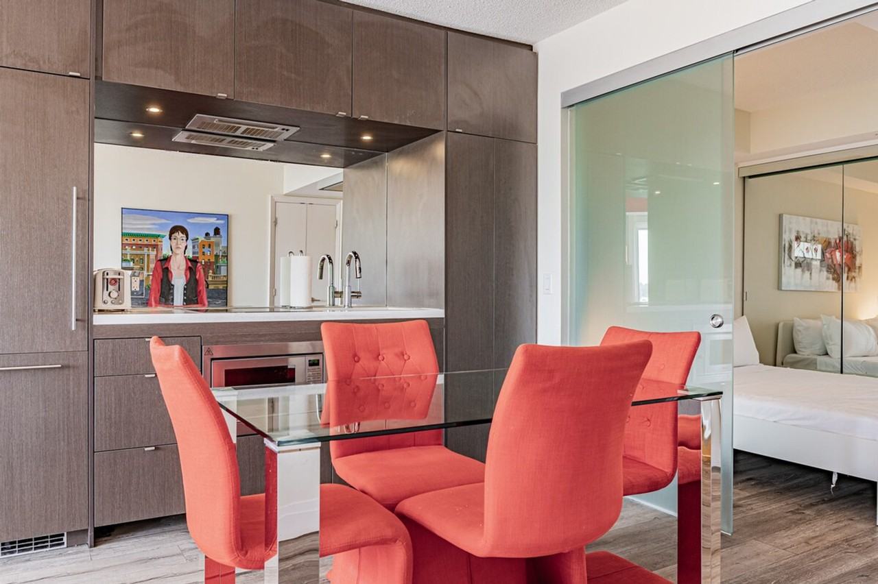 155 Yorkville Avenue - Photo 5 of 38