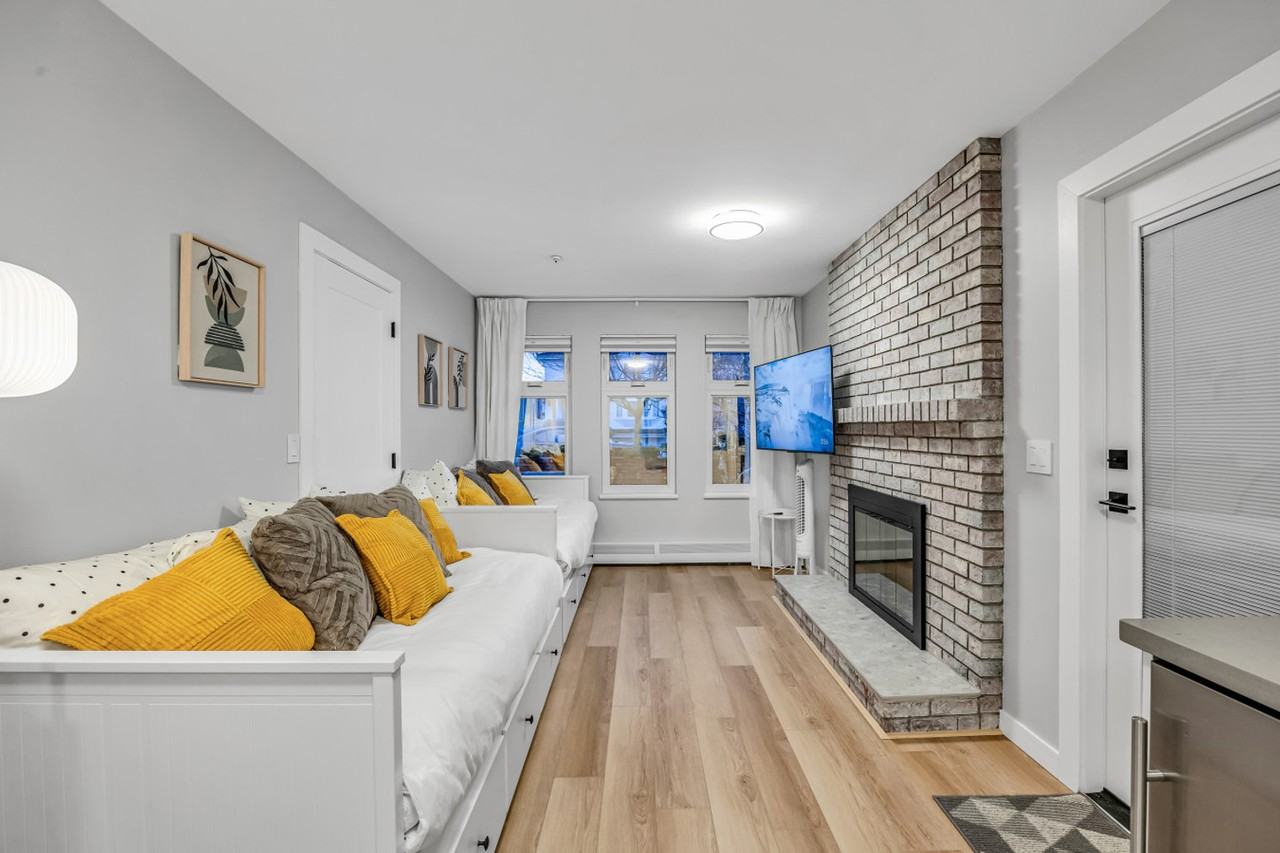 3373 East 44th Ave #1273077P - Photo 5 of 26