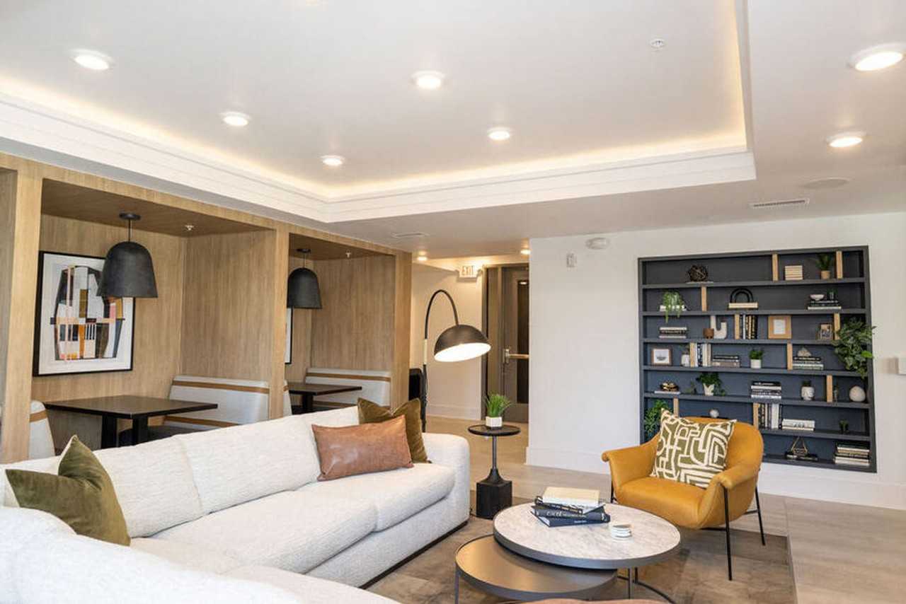 425 W 5th St #1344143P - Photo 5 of 25