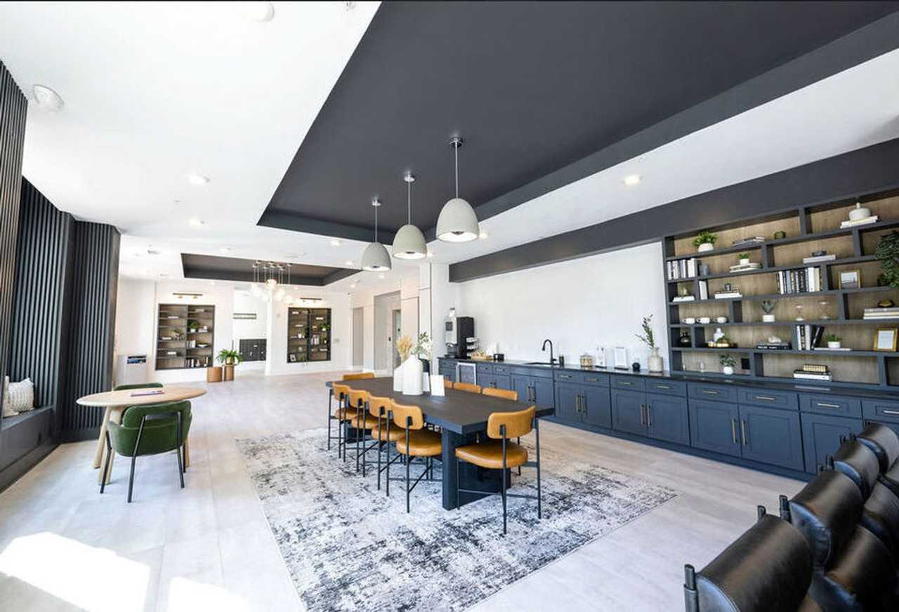 425 W 5th St #1344143P - Photo 6 of 25