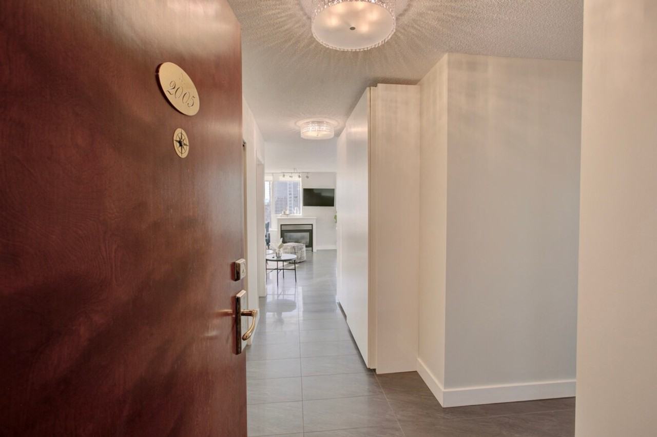 1383 Marinaside Cres #1345532P - Photo 2 of 40