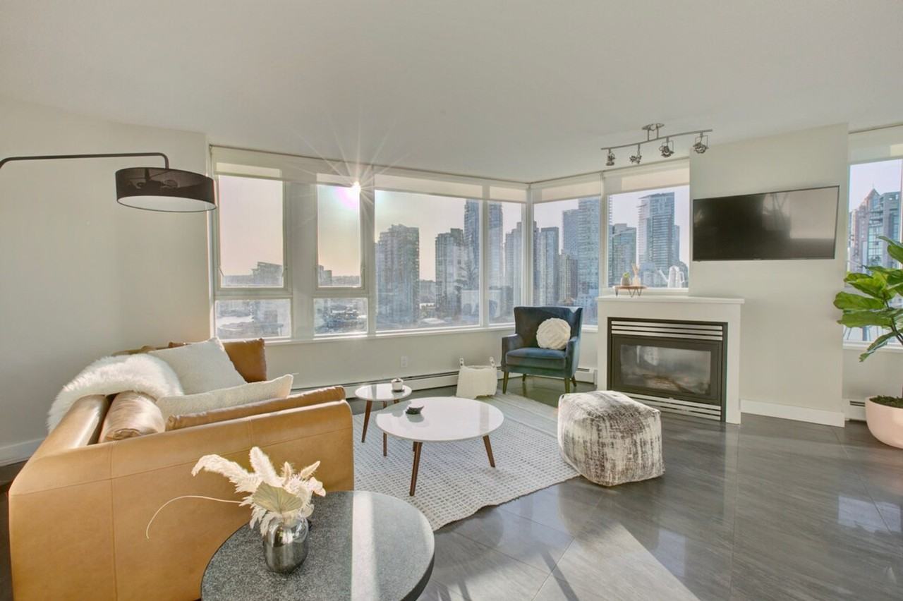 1383 Marinaside Cres #1345532P - Photo 4 of 40