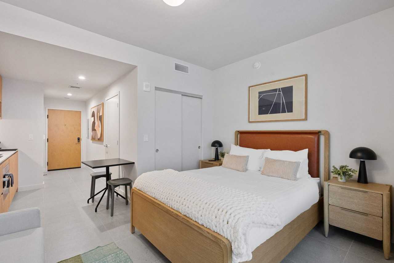 11 Ne 6th St #1376604P - Photo 2 of 33