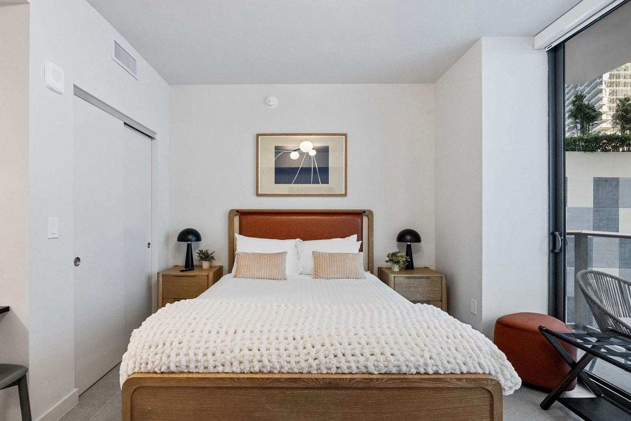 11 Ne 6th St #1376604P - Photo 3 of 33