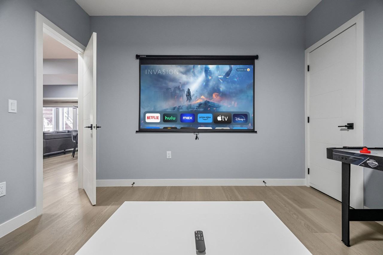 142 Canoe Cres Sw #1386563P - Photo 2 of 29