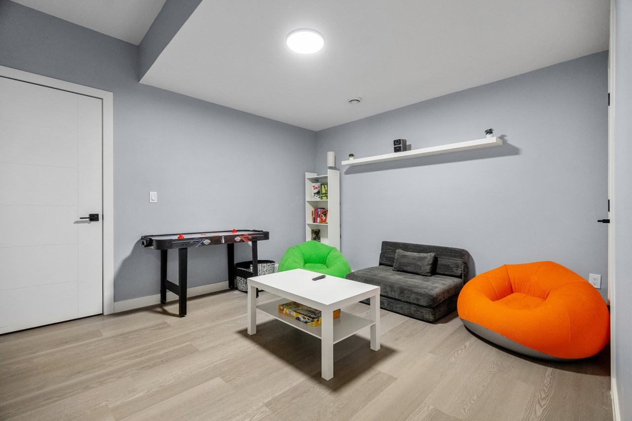 142 Canoe Cres Sw #1386563P - Photo 3 of 29