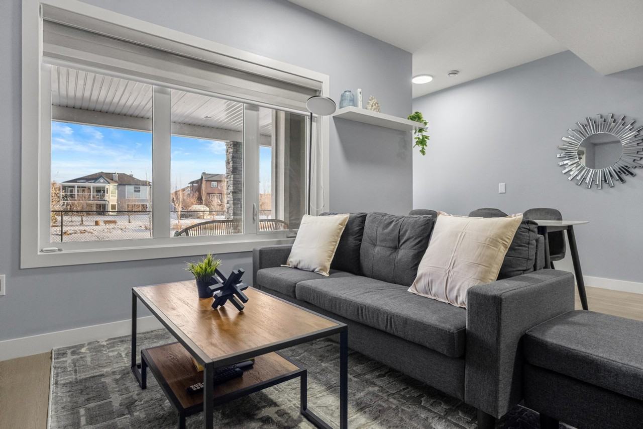 142 Canoe Cres Sw #1386563P - Photo 5 of 29