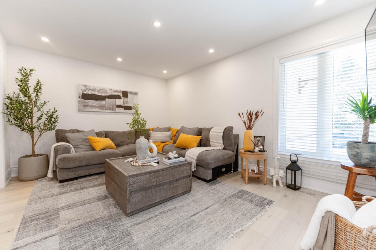 54 Glenmanor Drive - Photo 3 of 25