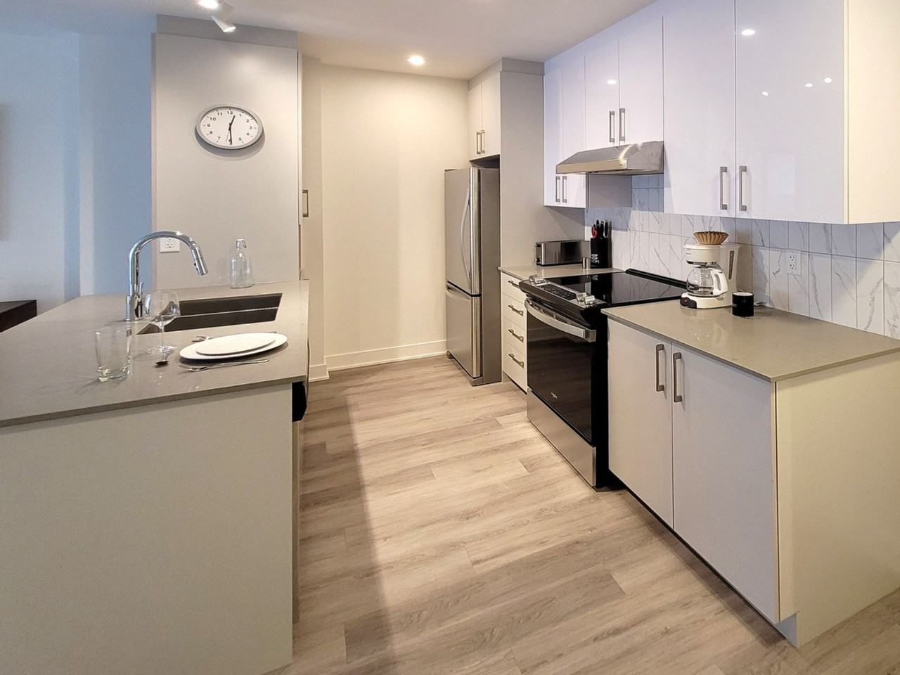 3000 Av Colomb #1222974P - Photo 5 of 26