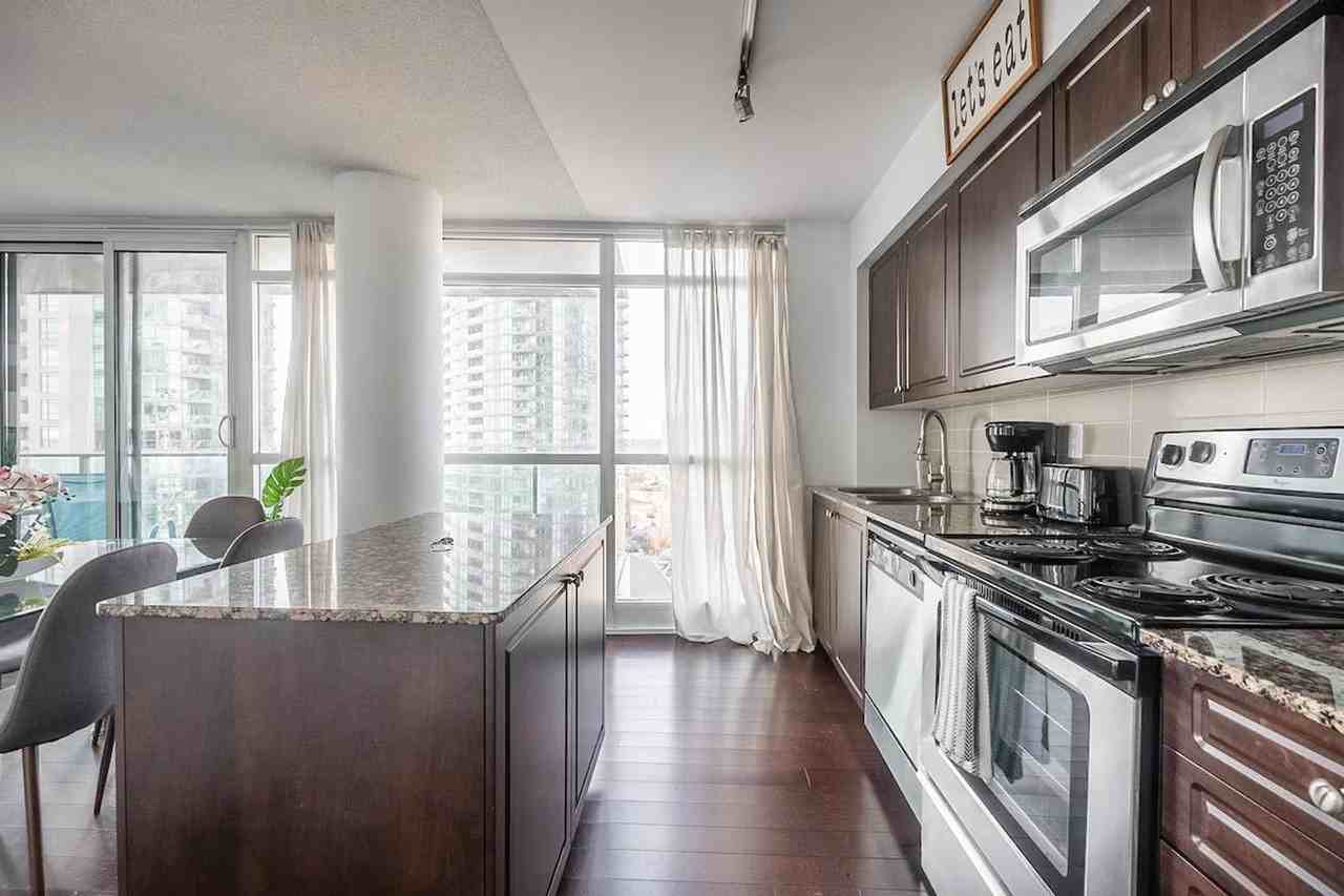 250 Fort York Blvd #1397940P - Photo 7 of 31