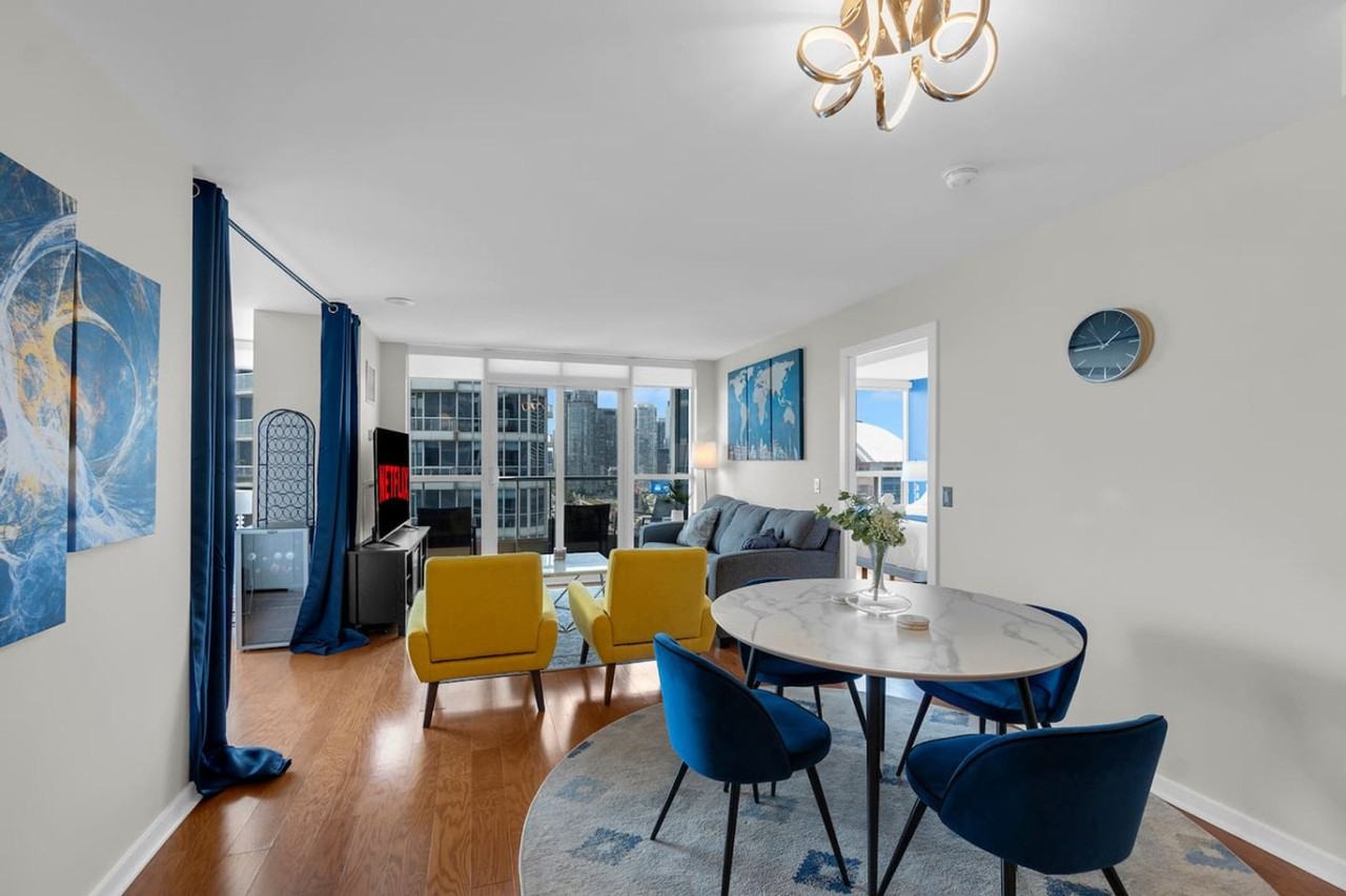 208 Queens Quay W #1403804P - Photo 2 of 37