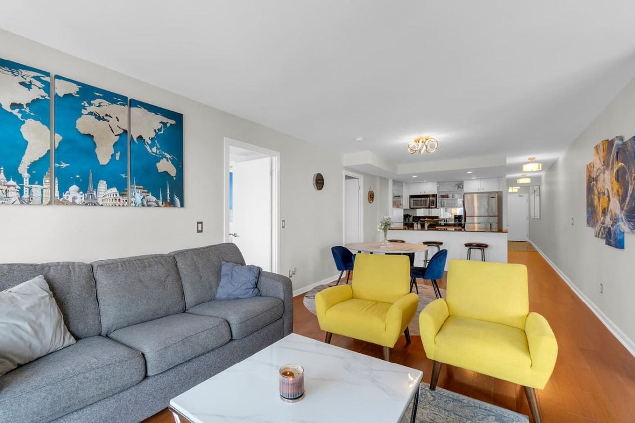 208 Queens Quay W #1403804P - Photo 4 of 37