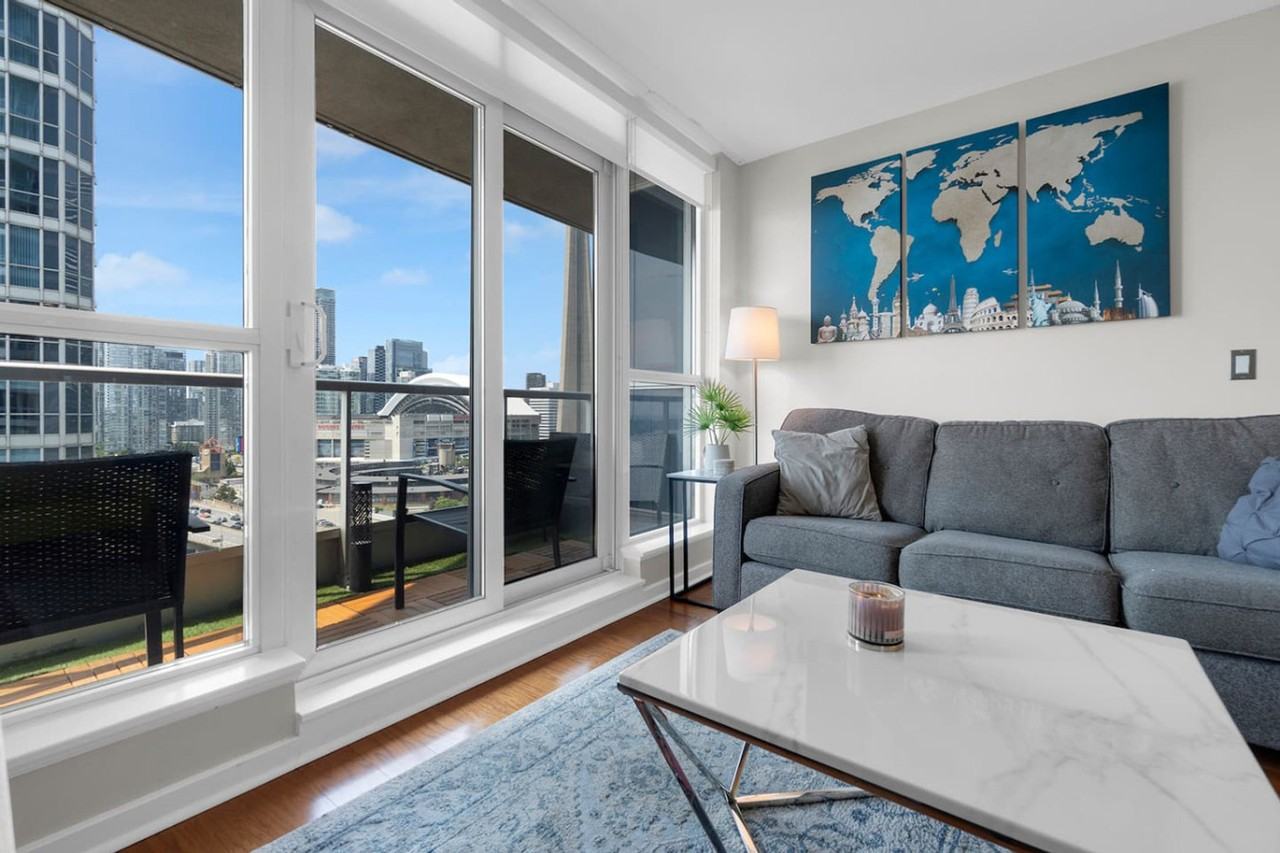 208 Queens Quay W #1403804P - Photo 7 of 37