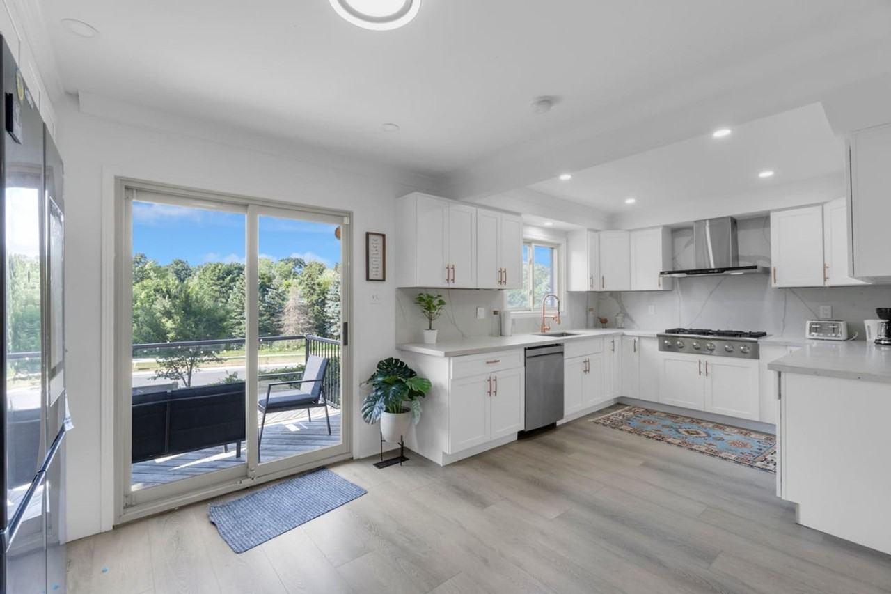 1963 Roy Ivor Cres #1403765P - Photo 3 of 39