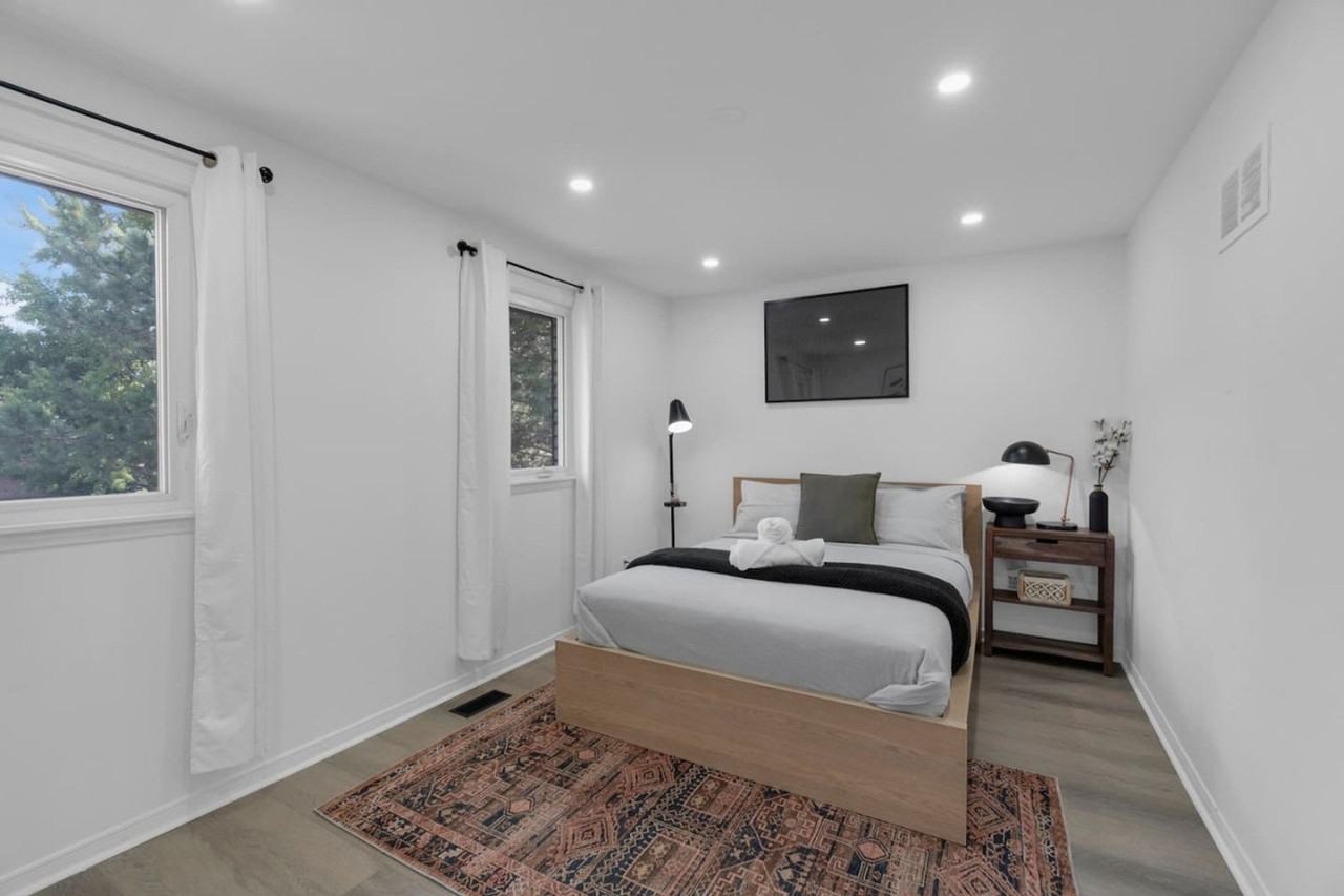 1963 Roy Ivor Cres #1403765P - Photo 5 of 39