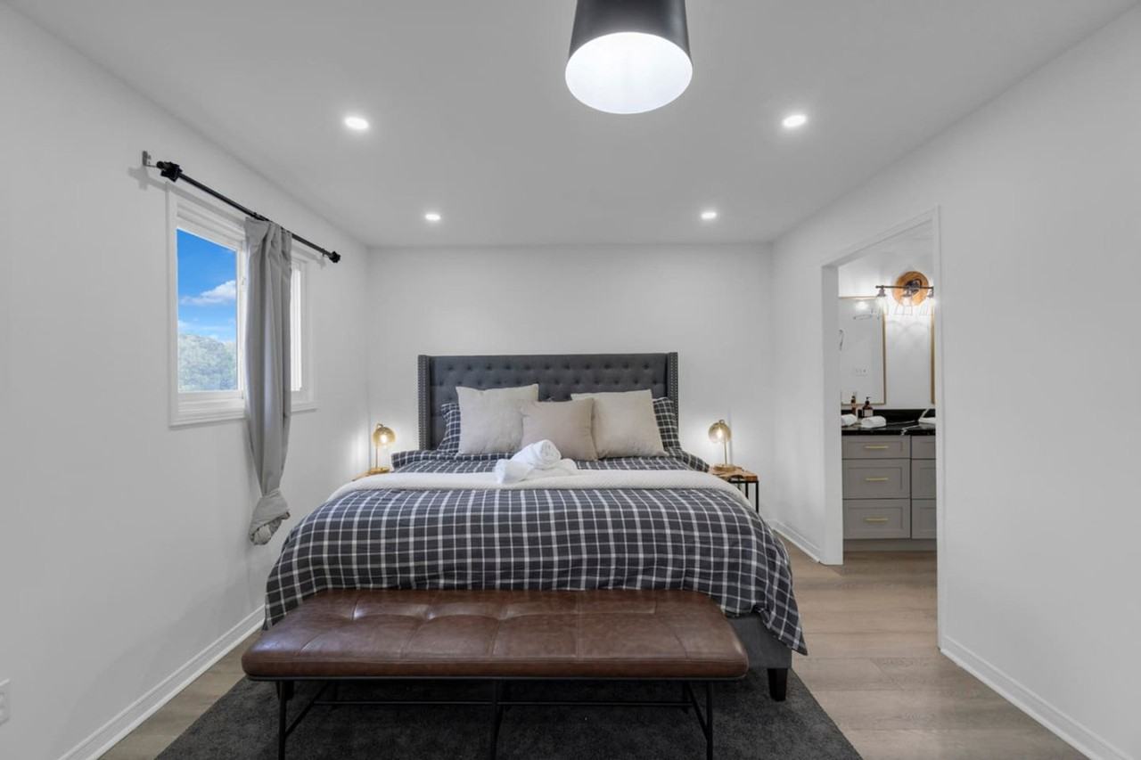 1963 Roy Ivor Cres #1403765P - Photo 6 of 39