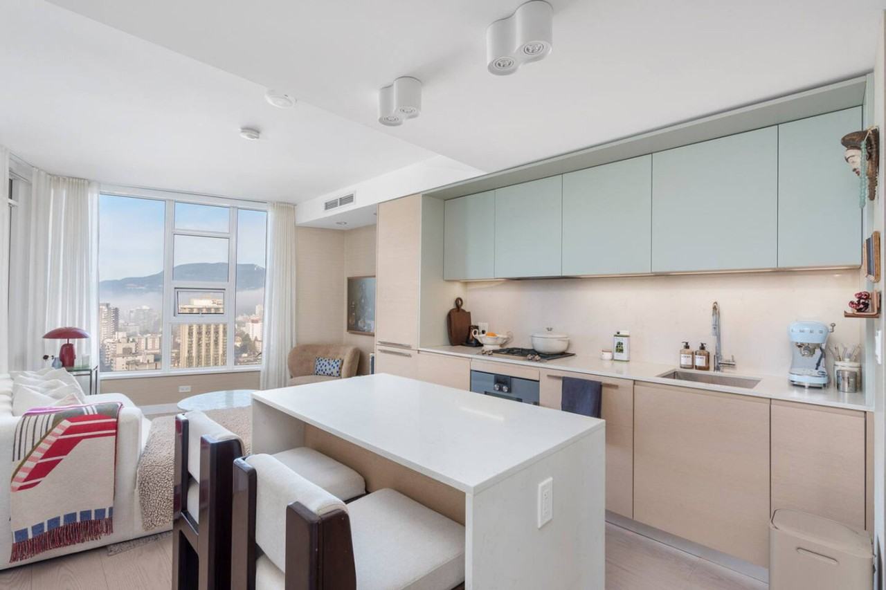 1289 Hornby St #1431204P - Photo 3 of 24