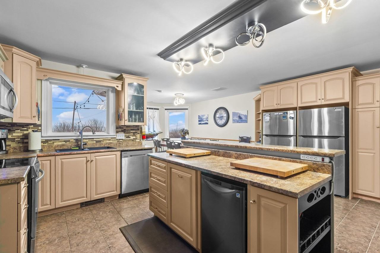 17 Stanleys Rd #1438801P - Photo 4 of 25