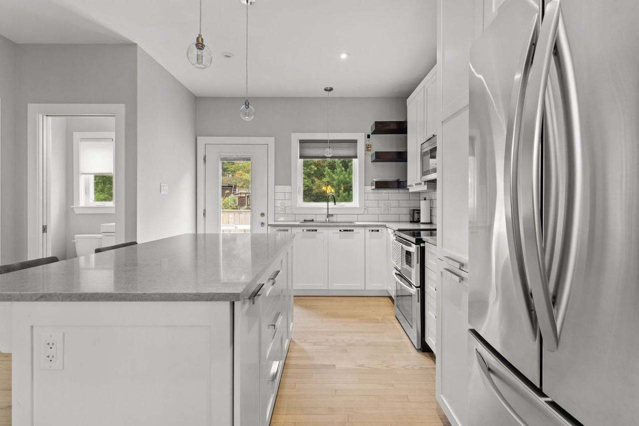 52 Pennywell Rd #1438831P - Photo 7 of 24