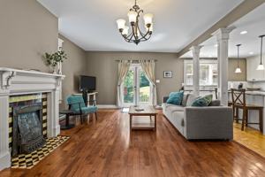 featured image of 9 Leslie St