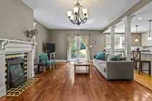 9 Leslie St - Photo 1 of 1