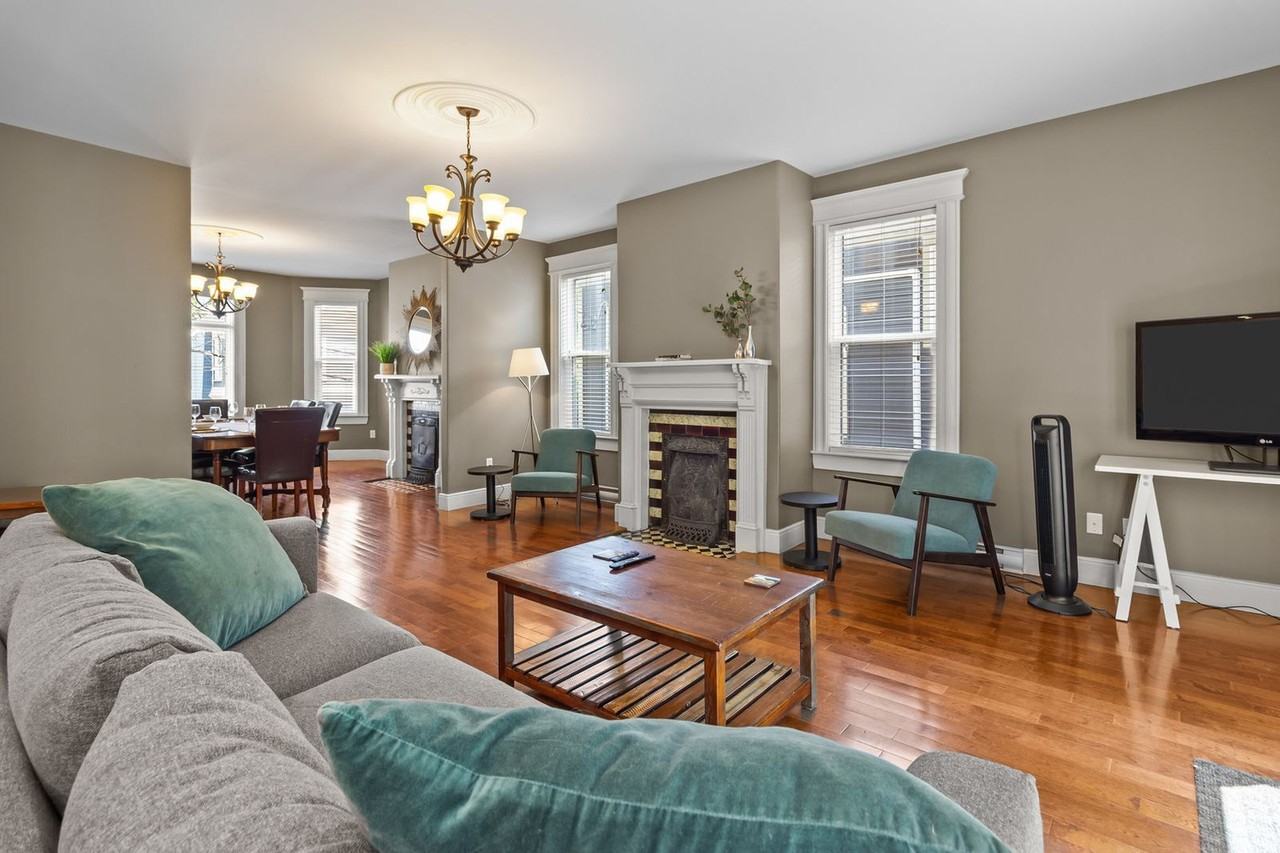 9 Leslie St #1438847P - Photo 2 of 37