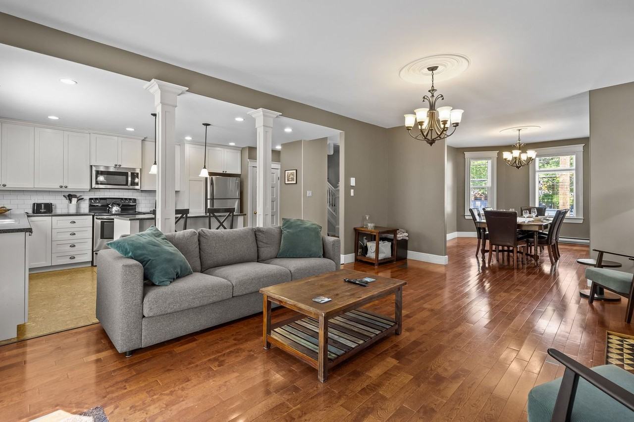 9 Leslie St #1438847P - Photo 3 of 37