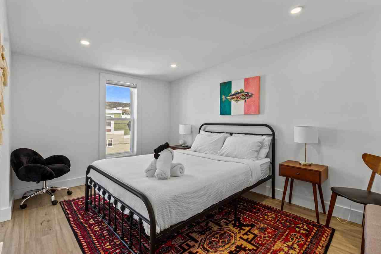 110 Queen'S Rd #1438812P - Photo 3 of 37