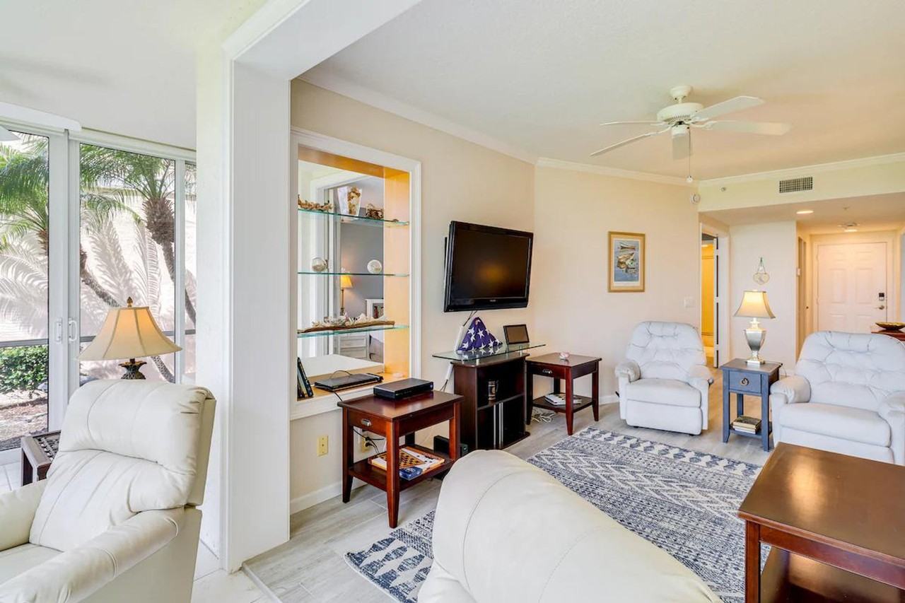 5799 Ne Island Cove Way #1385725P - Photo 5 of 33