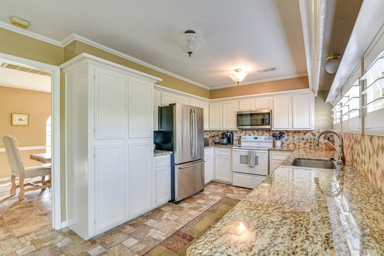 18654 Martinique Dr #1386158P - Photo 7 of 35