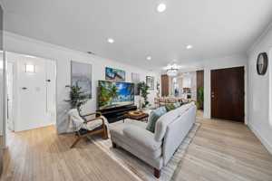 featured image of 606 S Sunshine Ave