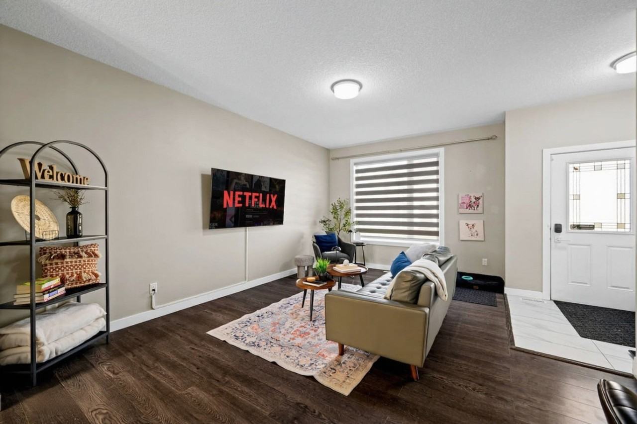 10755 92 St Nw #1471309P - Photo 2 of 50