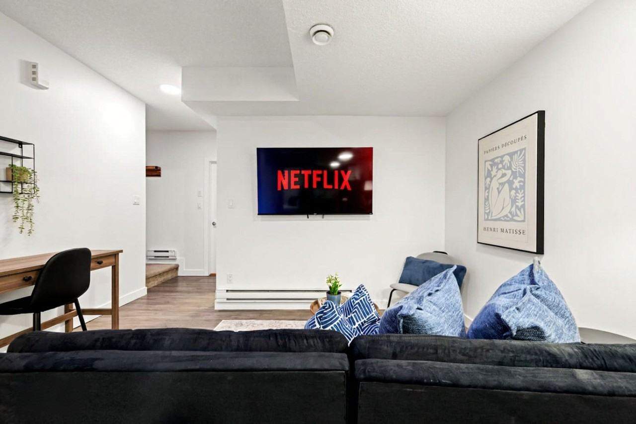 10755 92 St Nw #1471309P - Photo 3 of 50