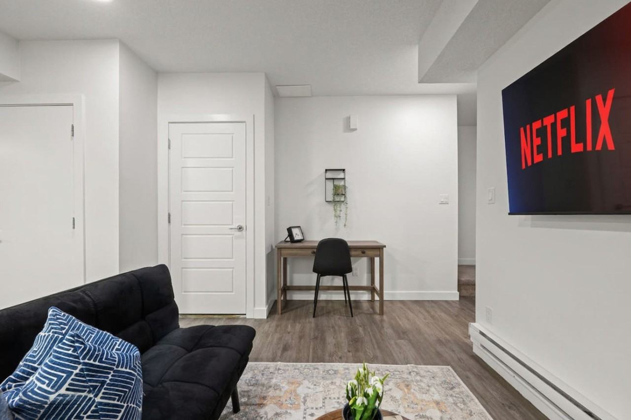 10755 92 St Nw #1471309P - Photo 4 of 50