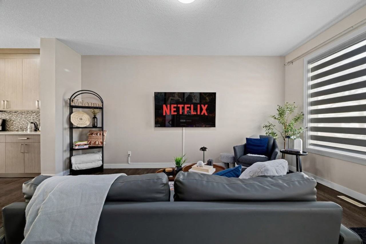 10755 92 St Nw #1471309P - Photo 5 of 50