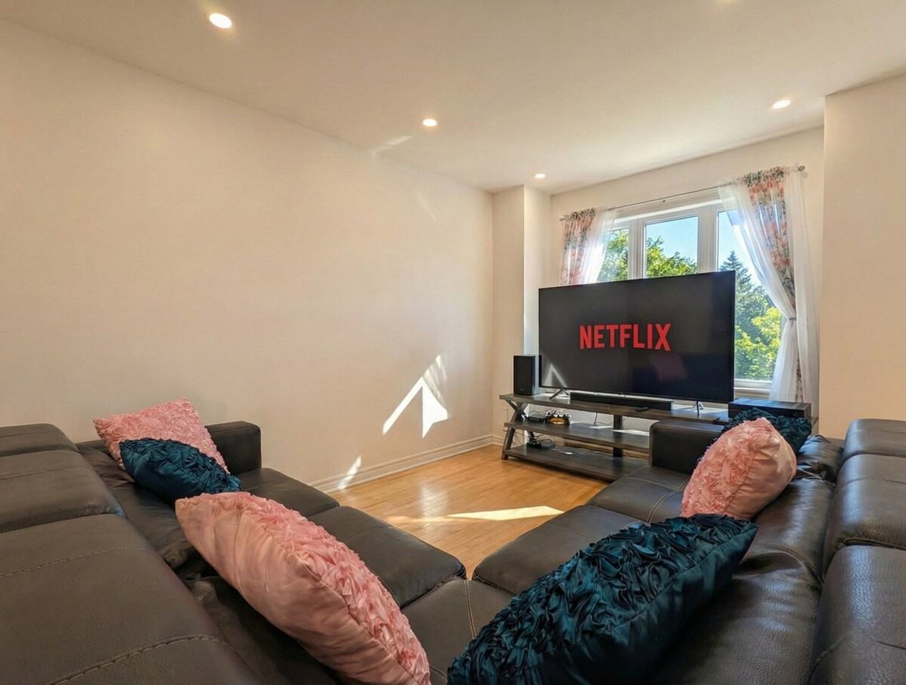 4595 Rue L'écuyer #1473543P - Photo 2 of 25