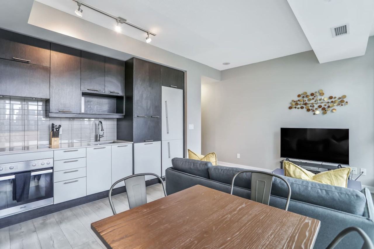 199 Richmond St W #1471492P - Photo 2 of 26