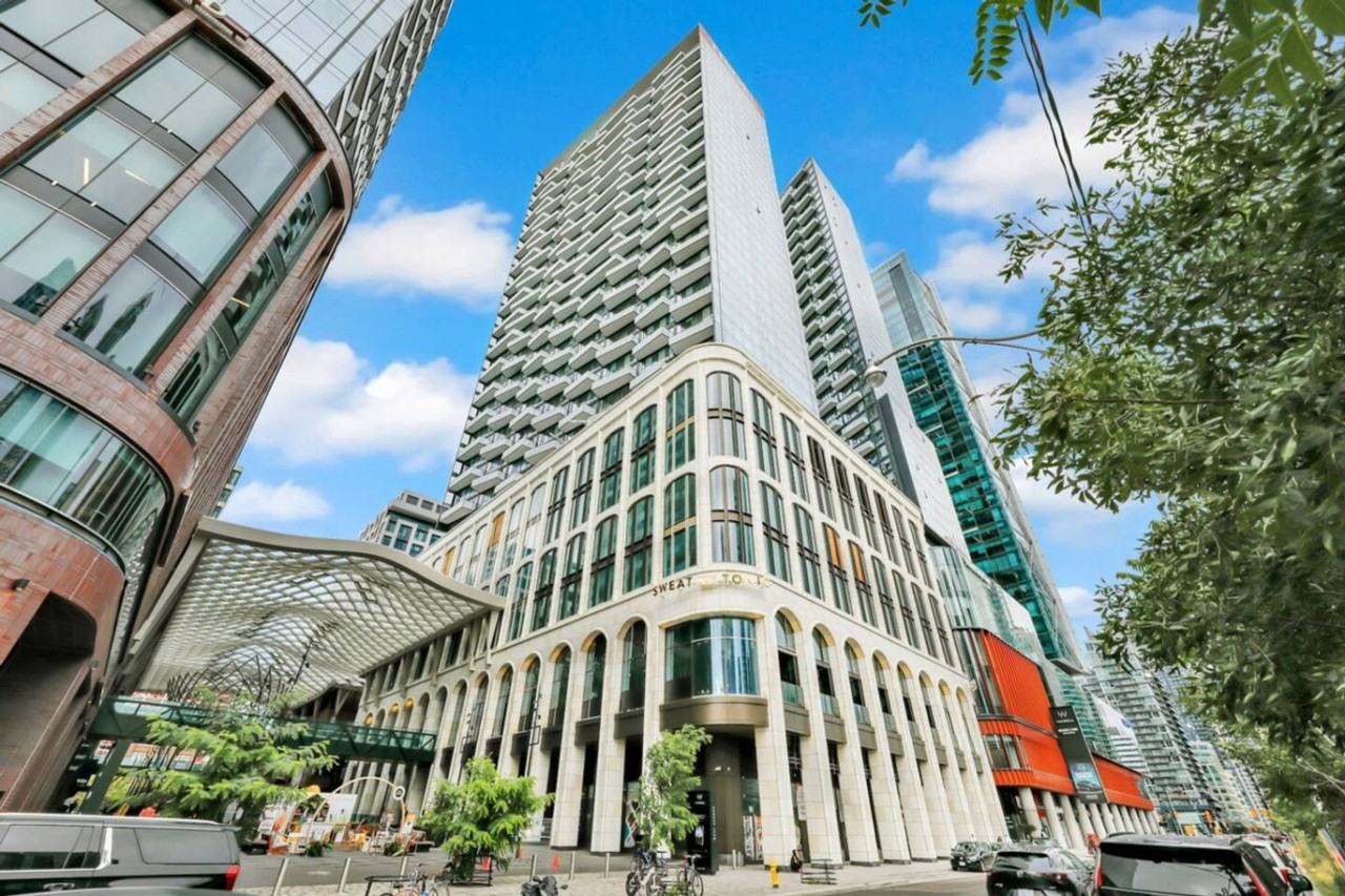 480 Front St W #1471508P - Photo 2 of 13