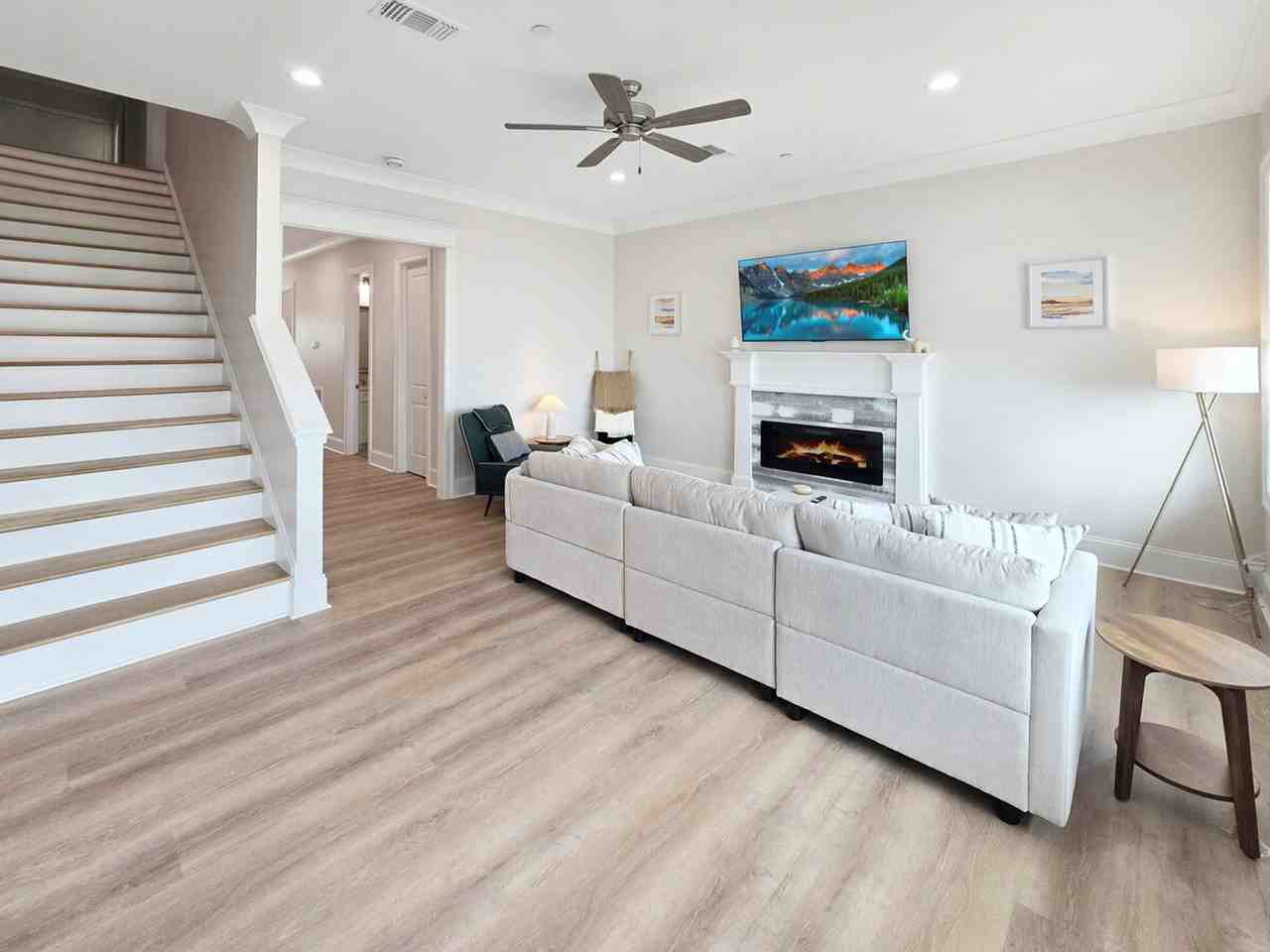 996 W Beach Blvd #1473610P - Photo 3 of 25