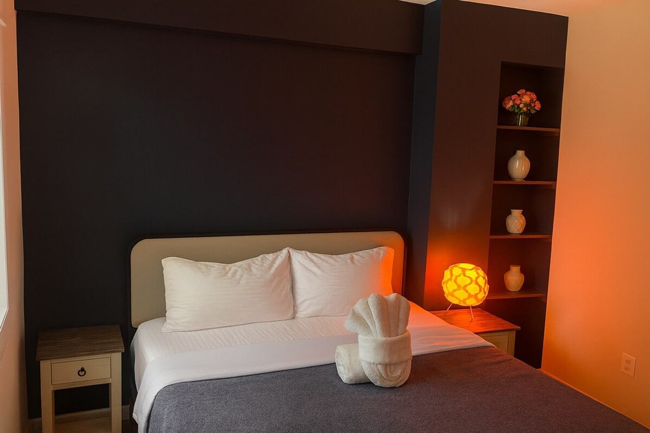 1937 Woodford Rd #1473412P - Photo 4 of 18