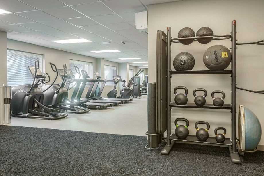 Ruxton Towers Apartments - Photo 4 of 27