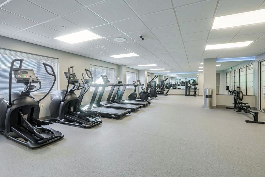 Ruxton Towers Apartments - Photo 6 of 27